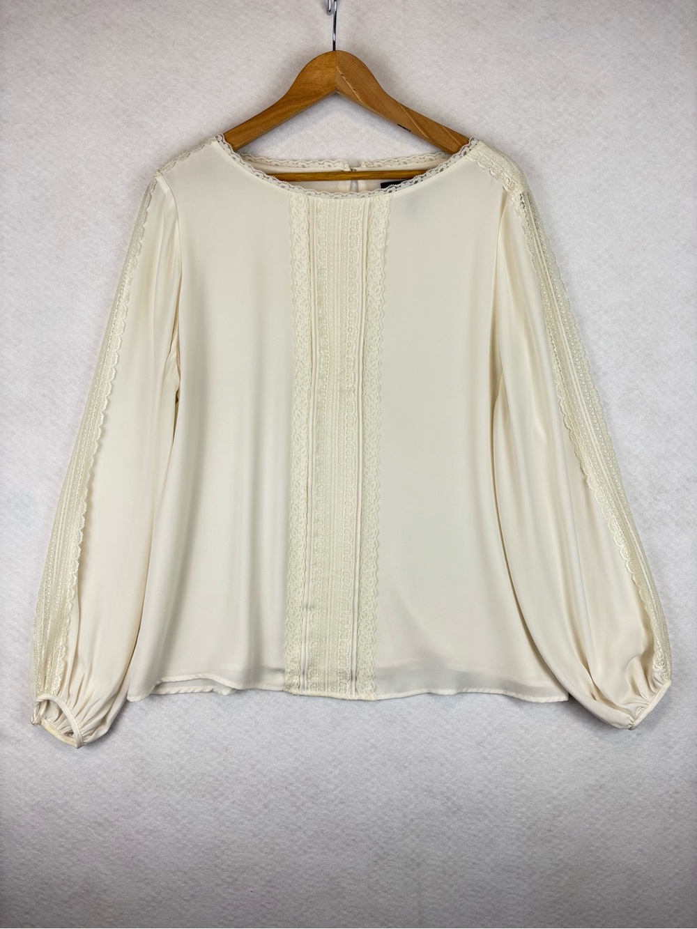 White House Black Market Ivory Lace Trim Blouse Size 14 Boho Romantic Cottage